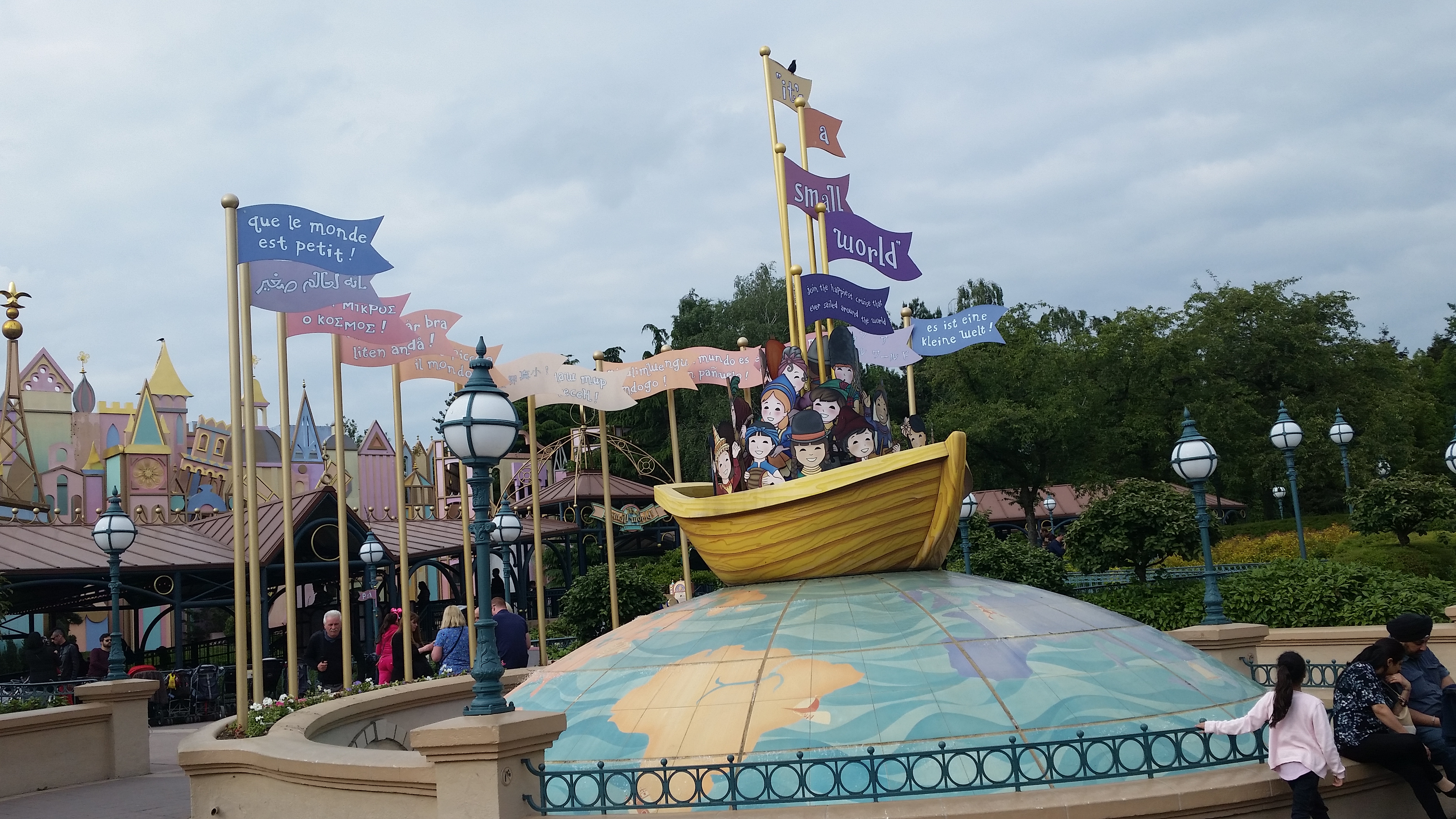 Disneyland Paris Part 3 – Fantasyland “Through the Looking Glass 